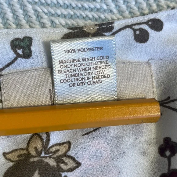 LOFT White Floral Cap Sleeve Blouse XL Pit to Pit 25” Preworn   SO PRETTY - Picture 13 of 13